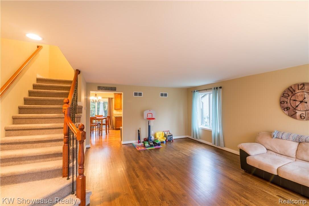 2332 Longview Avenue Rochester, MI 48307 - Photo 8 of 27 033117-2332_Longview_Ave_Rochester_Hills-7.jpg