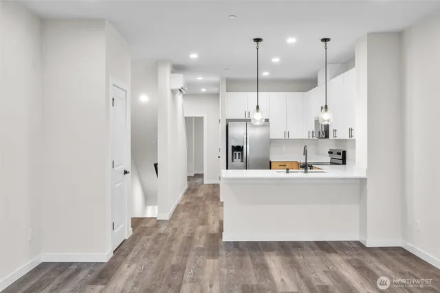 $3,195 | 15613 Admiralty Way, Unit B4, Lynnwood, WA 98087