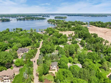 $750,000 | 5685 Howards Point Road, Excelsior, MN 55331