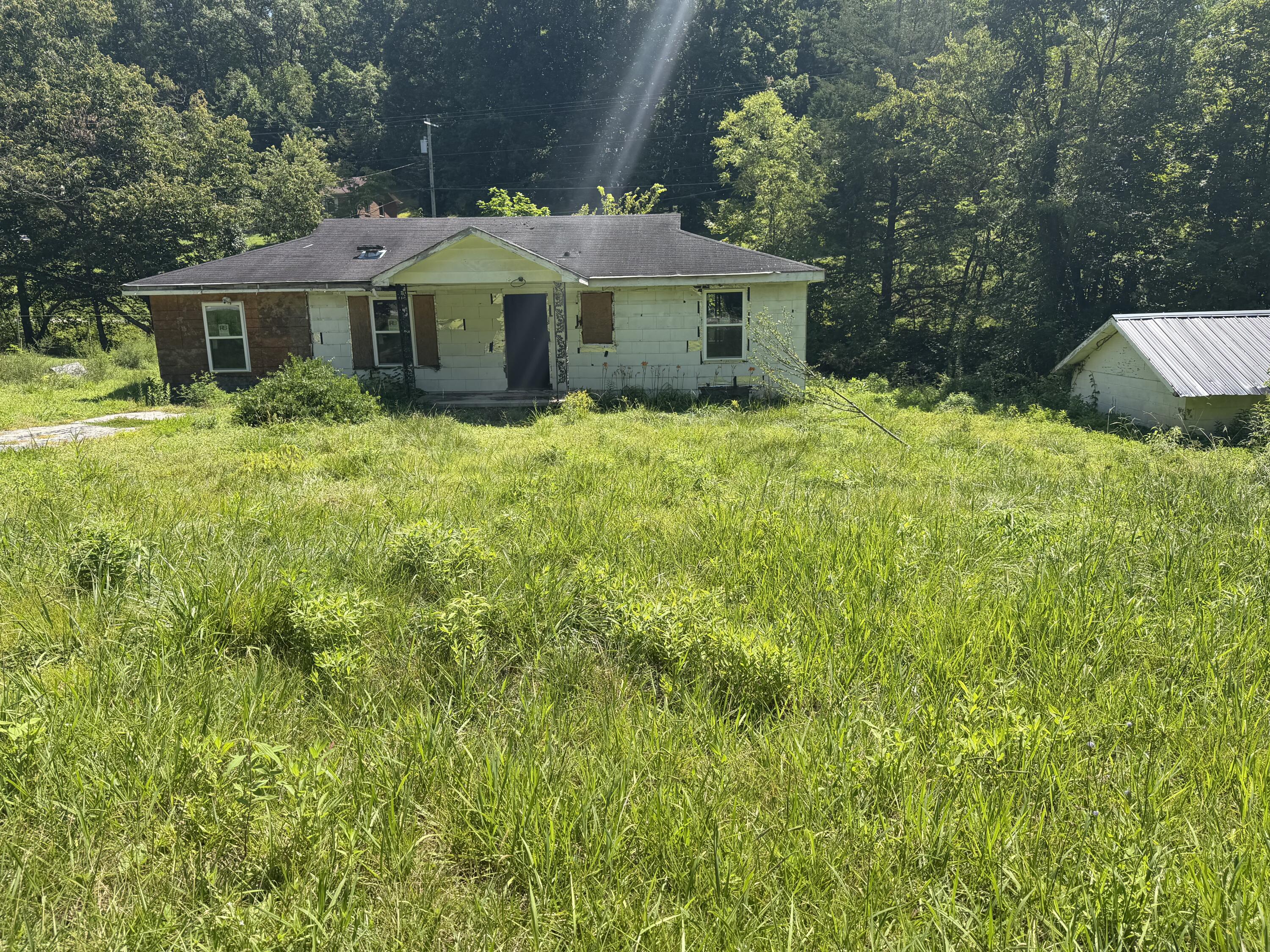6733 South Wilderness Road Mount Vernon, KY 40456 - Photo 2 of 3 IMG_0012