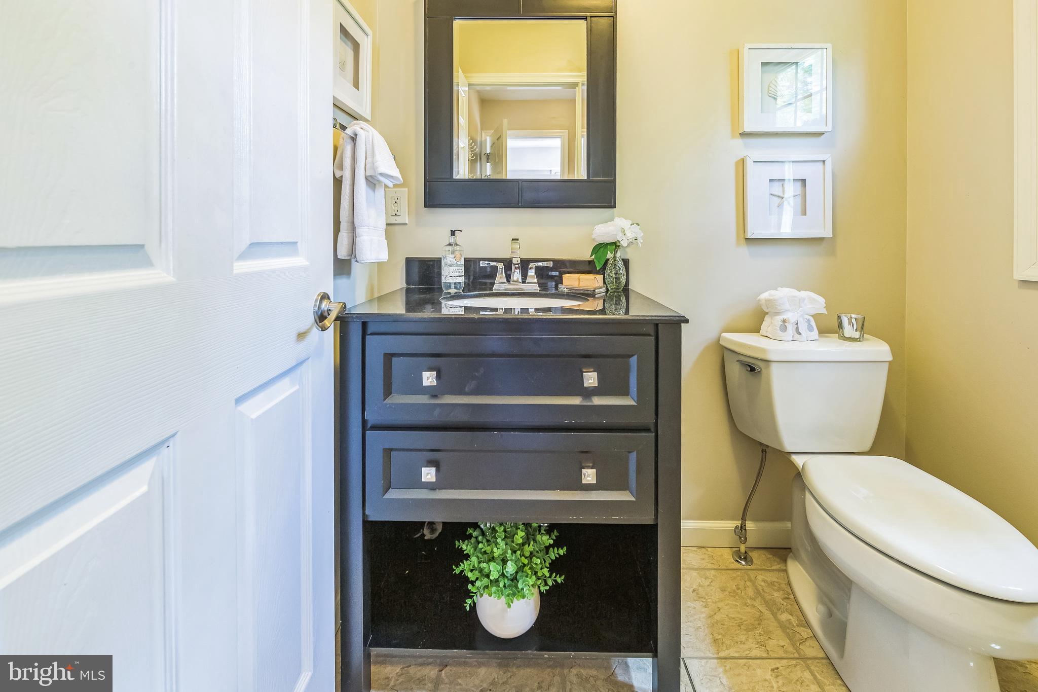 320 Overhill Road Wayne, PA 19087 - Photo 17 of 38 Powder Room