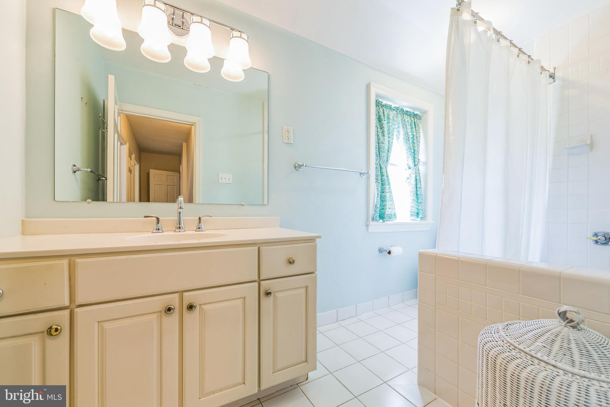 320 Overhill Road Wayne, PA 19087 - Photo 23 of 38 Hall Bath