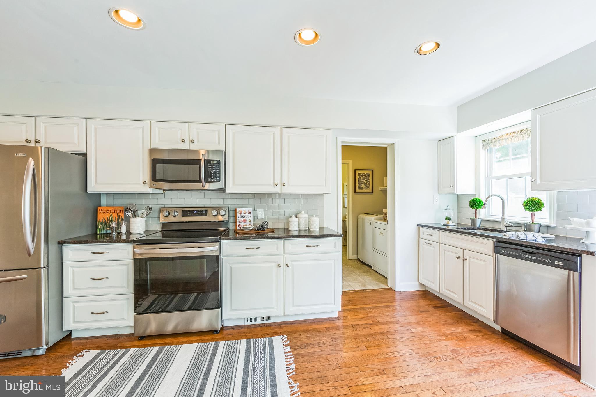 320 Overhill Road Wayne, PA 19087 - Photo 10 of 38 Eat in Kitchen