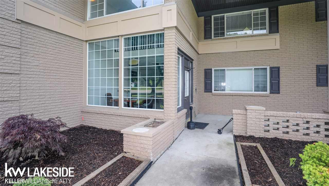 2309 Walton Boulevard, Unit 31 Rochester Hills, MI 48309 - Photo 2 of 23