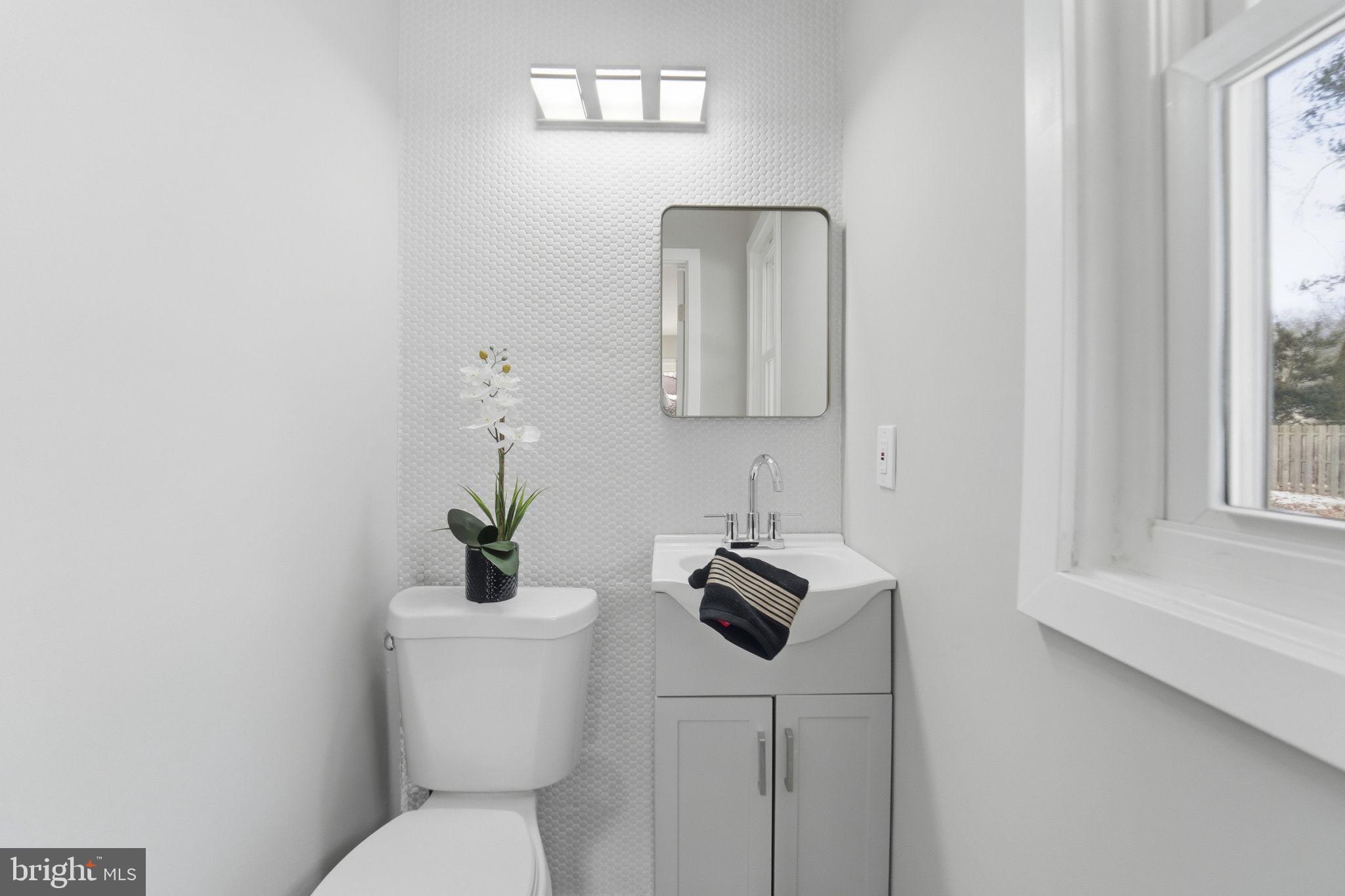 20 Stockton Road Kendall Park, NJ 08824 - Photo 25 of 35 Powder Room
