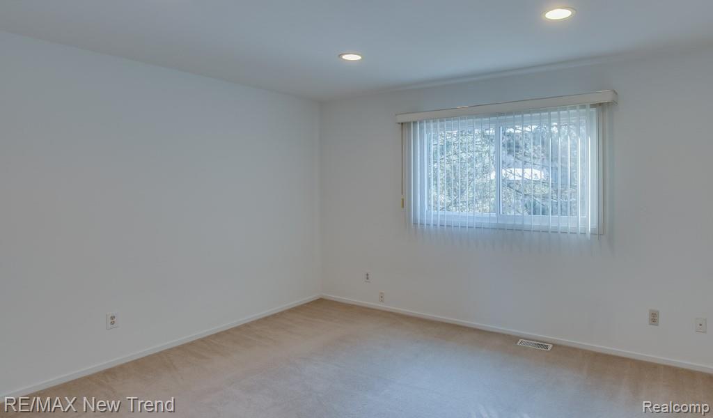 6335 Aspen Ridge Boulevard West Bloomfield, MI 48322 - Photo 11 of 15