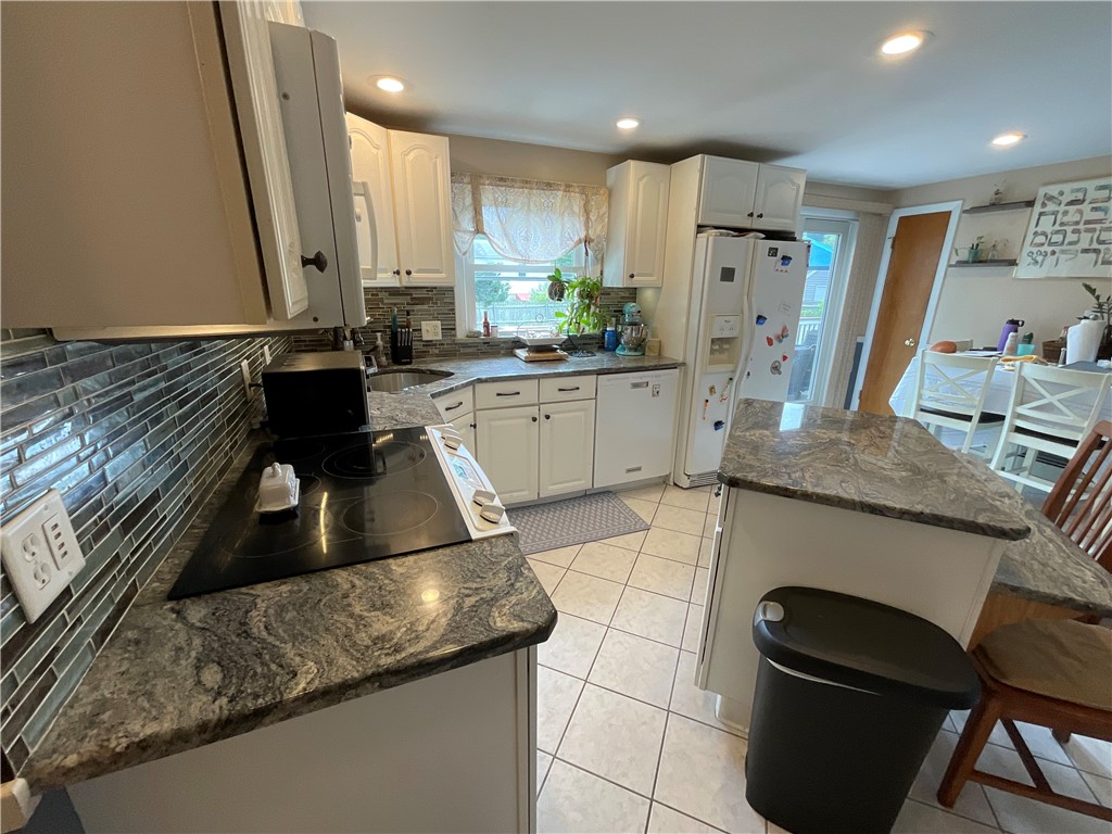 14 Beatrice Avenue Warwick, RI 02889 - Photo 12 of 26