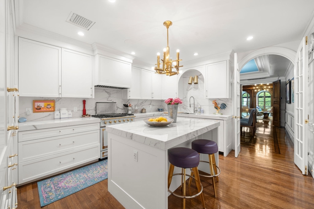 260 Beacon Street, Unit 4 Boston, MA 02116 - Photo 3 of 33