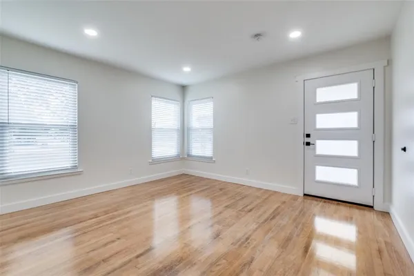 $2,450 | 6331 Military Parkway, Dallas, TX 75227