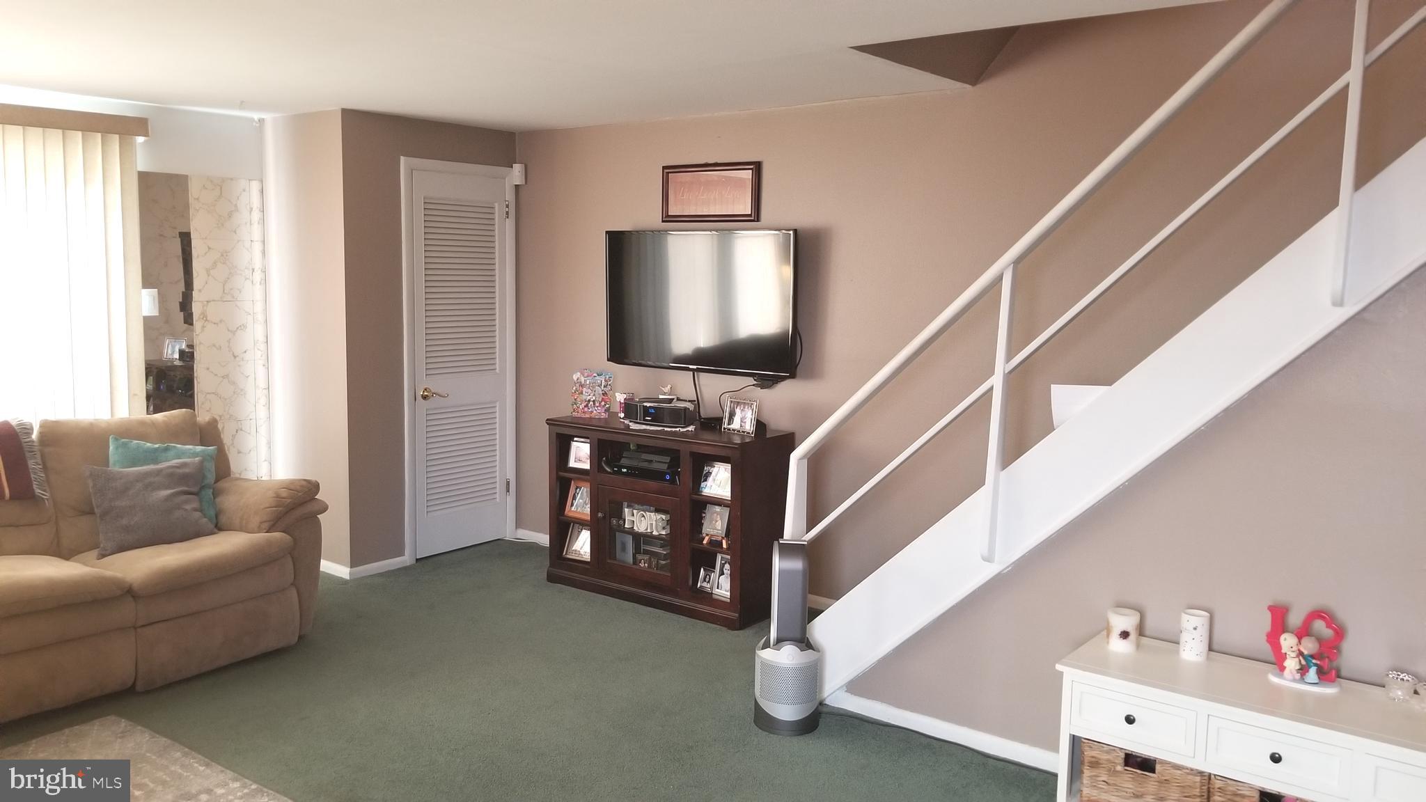 2830 Michael Road Philadelphia, PA 19152 - Photo 3 of 17 Gallery Image 3