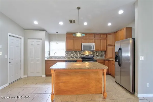 $2,400 | 8006 Bracken Lane, Melbourne, FL 32940