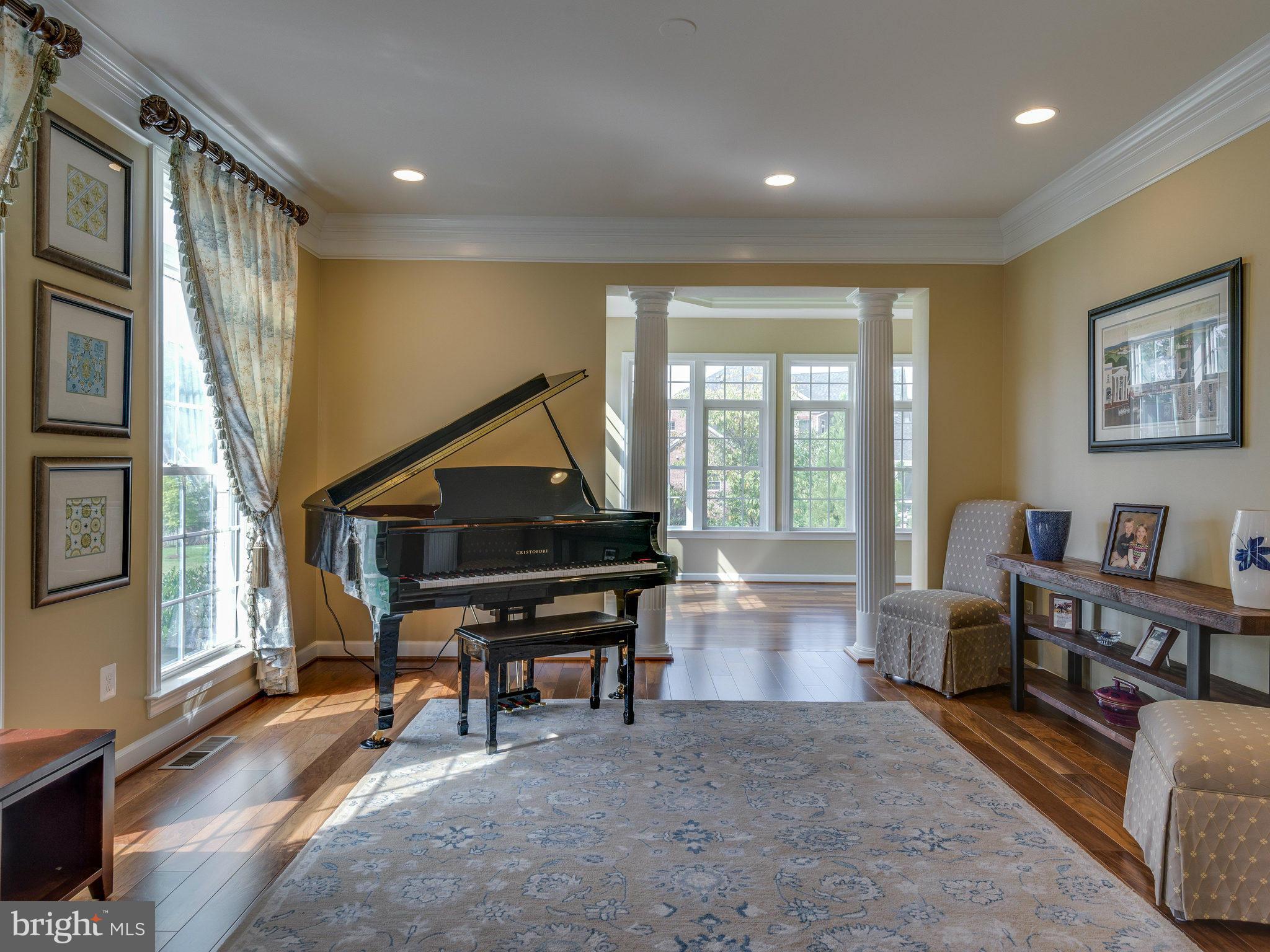 1667 Hunting Crest Way Vienna, VA 22182 - Photo 2 of 30 Living Room