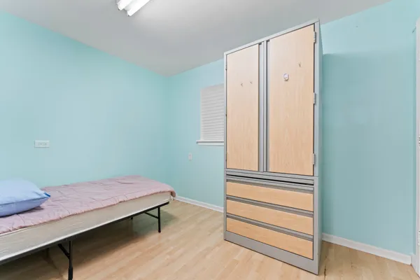 a view of livingroom with furniture