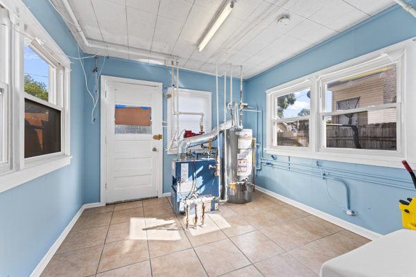 5322 West Addison Street Chicago, IL 60641 - Photo 17 of 21 a view of a room with gym equipment