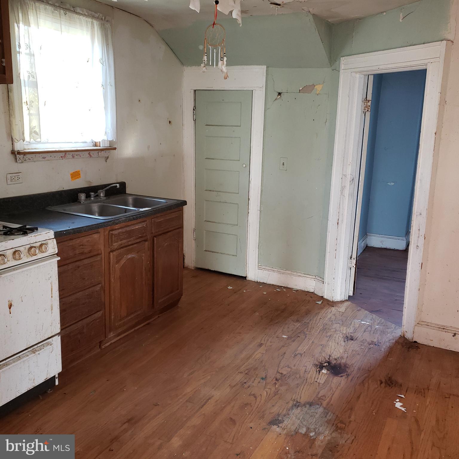 3605 Annapolis Road Halethorpe, MD 21227 - Photo 29 of 31 KITCHEN UPPER