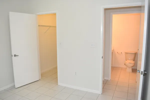 $2,380 | 2010 Taylor Street, Unit 7B, Hollywood, FL 33020
