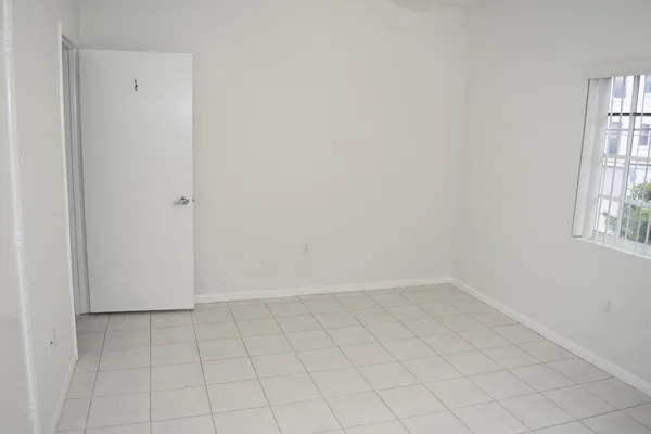 $2,380 | 2010 Taylor Street, Unit 7B, Hollywood, FL 33020