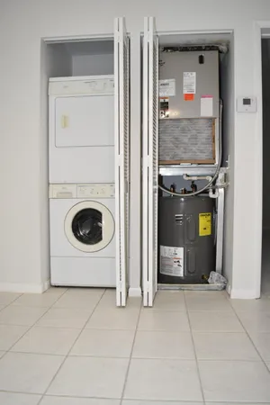 $2,380 | 2010 Taylor Street, Unit 7B, Hollywood, FL 33020