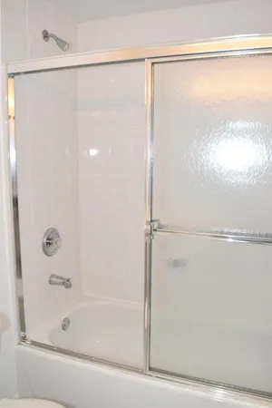 $2,380 | 2010 Taylor Street, Unit 7B, Hollywood, FL 33020