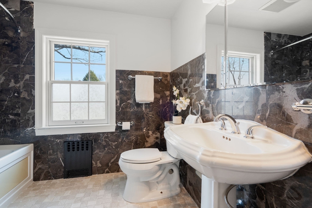 29 Gammons Road Newton, MA 02468 - Photo 28 of 39