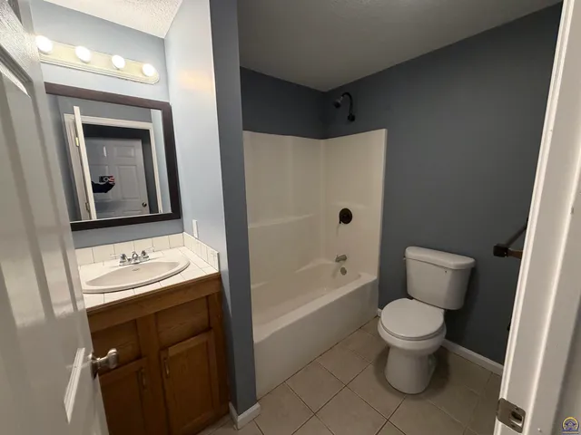 $299,999 | 4015 Northwest Krysten Street, Topeka, KS 66618