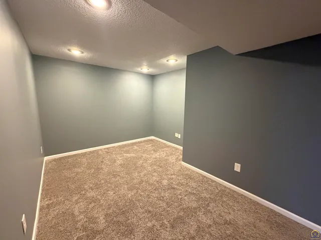 $299,999 | 4015 Northwest Krysten Street, Topeka, KS 66618