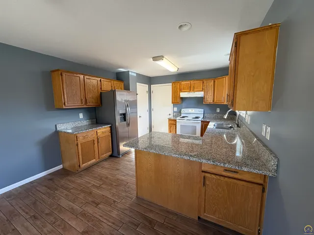 $299,999 | 4015 Northwest Krysten Street, Topeka, KS 66618