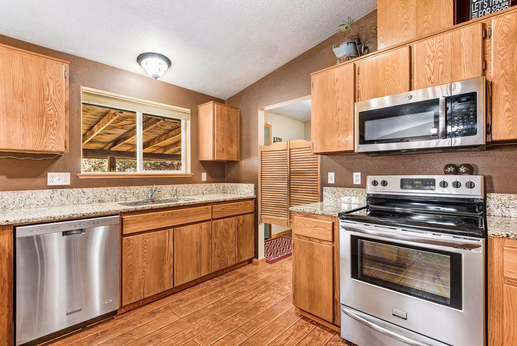 18555 Innes Market Road Bend, OR 97703 - Photo 13 of 52 13