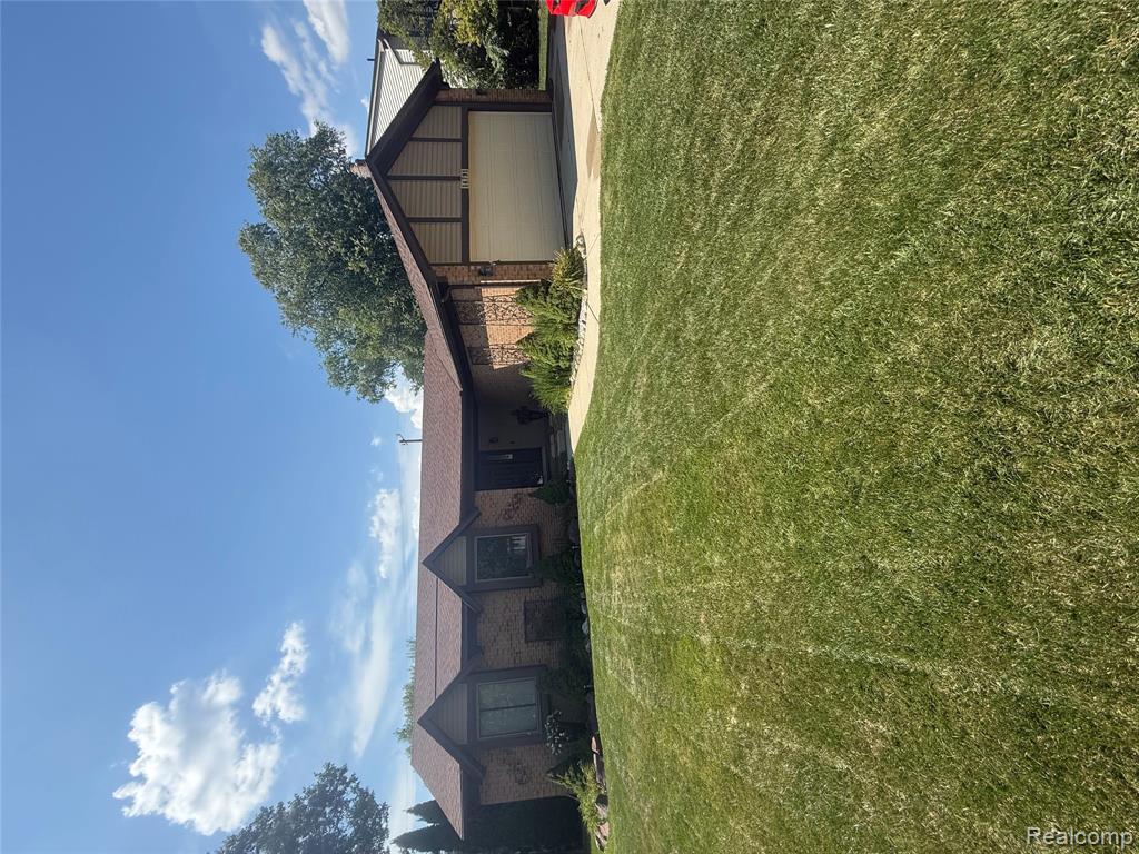 14791 Riverside Street Livonia, MI 48154 - Photo 3 of 38 Gallery Image 3