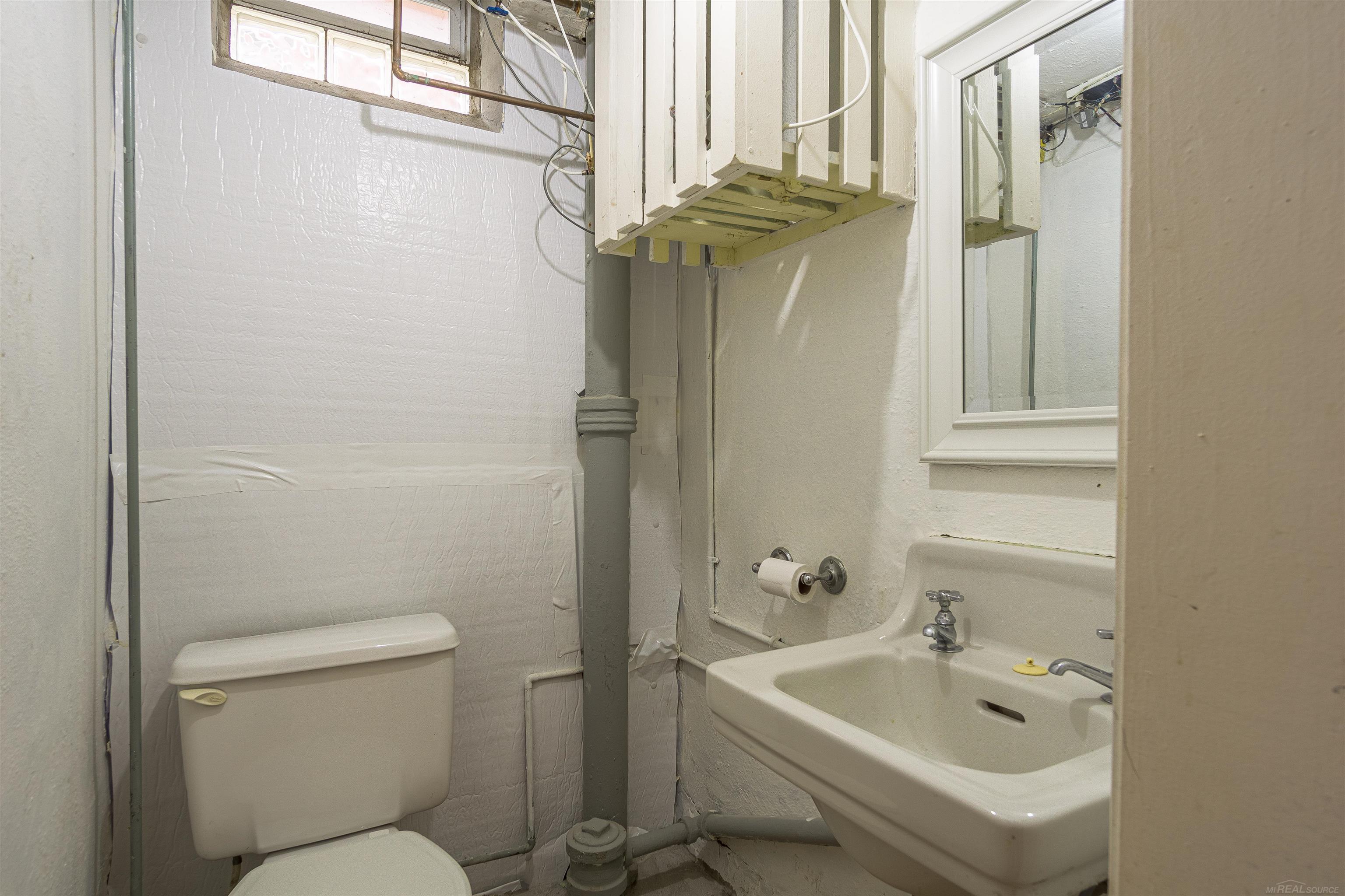 1644 Severn Road Grosse Pointe, MI 48236 - Photo 42 of 45 50102890-41.JPG
