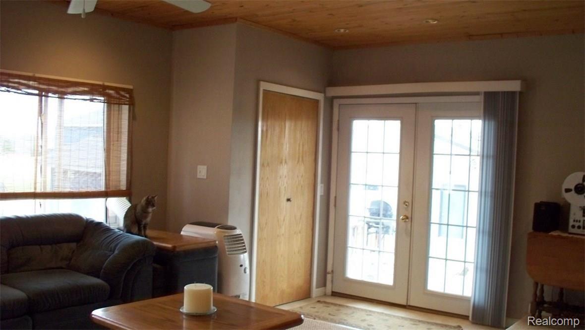 2820 South Elba Road Lapeer, MI 48446 - Photo 15 of 52 100_0704.jpg