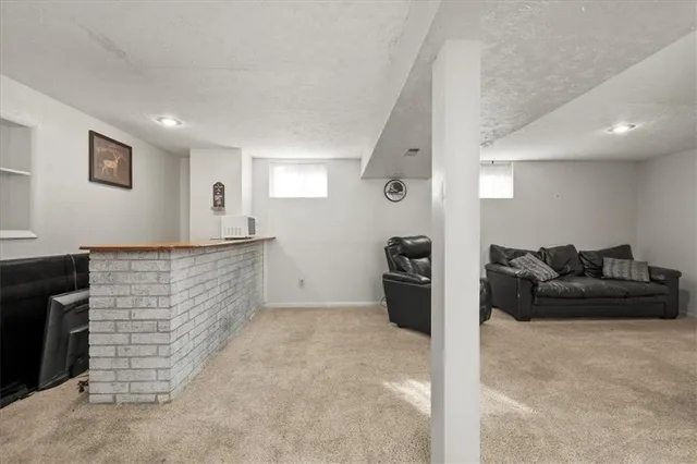 $299,900 | 1916 Northeast Patterson Drive, Lee's Summit, MO 64086