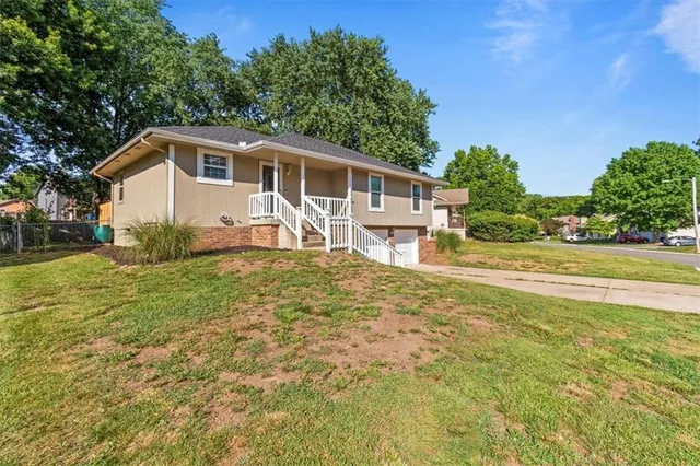 $299,900 | 1916 Northeast Patterson Drive, Lee's Summit, MO 64086