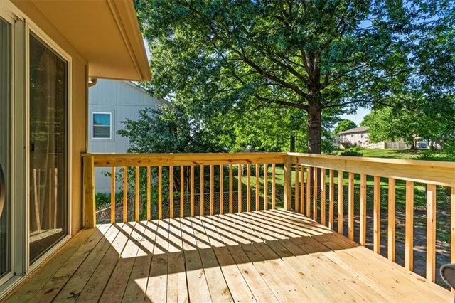 $299,900 | 1916 Northeast Patterson Drive, Lee's Summit, MO 64086