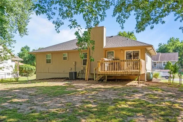 $299,900 | 1916 Northeast Patterson Drive, Lee's Summit, MO 64086