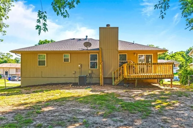 $299,900 | 1916 Northeast Patterson Drive, Lee's Summit, MO 64086