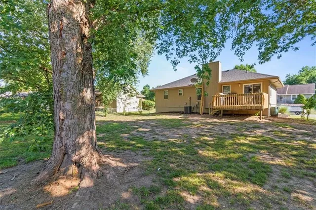 $299,900 | 1916 Northeast Patterson Drive, Lee's Summit, MO 64086