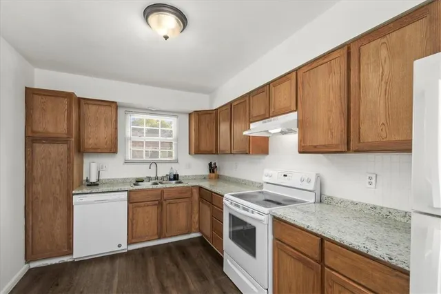 $299,900 | 1916 Northeast Patterson Drive, Lee's Summit, MO 64086