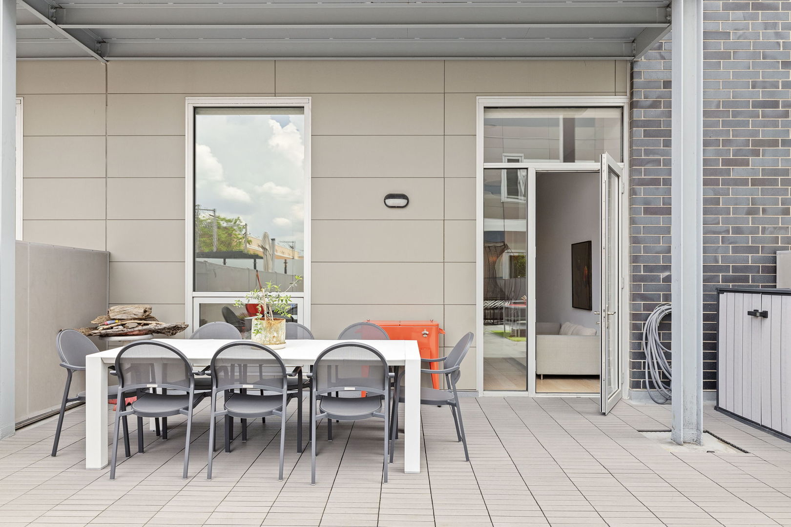 128 South Aberdeen Street, Unit 2N Chicago, IL 60607 - Photo 24 of 31 a group of people sitting on a roof