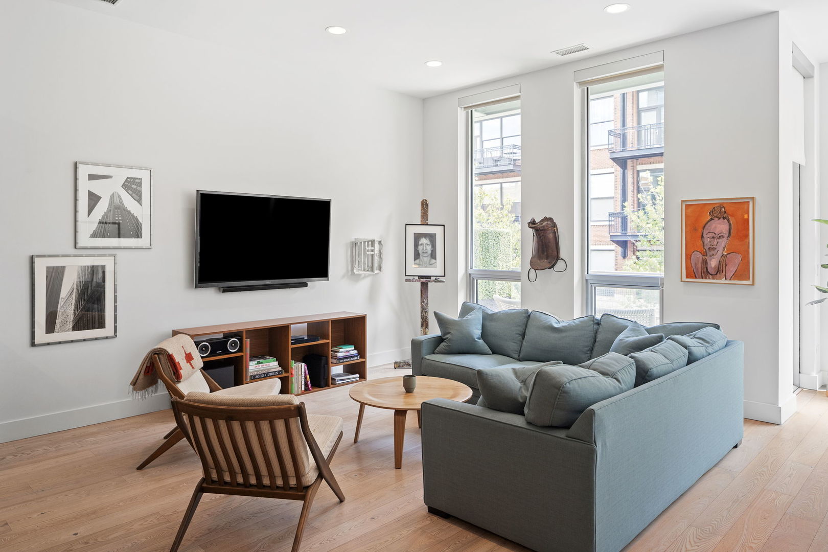 128 South Aberdeen Street, Unit 2N Chicago, IL 60607 - Photo 6 of 31 a living room with furniture and a flat screen tv