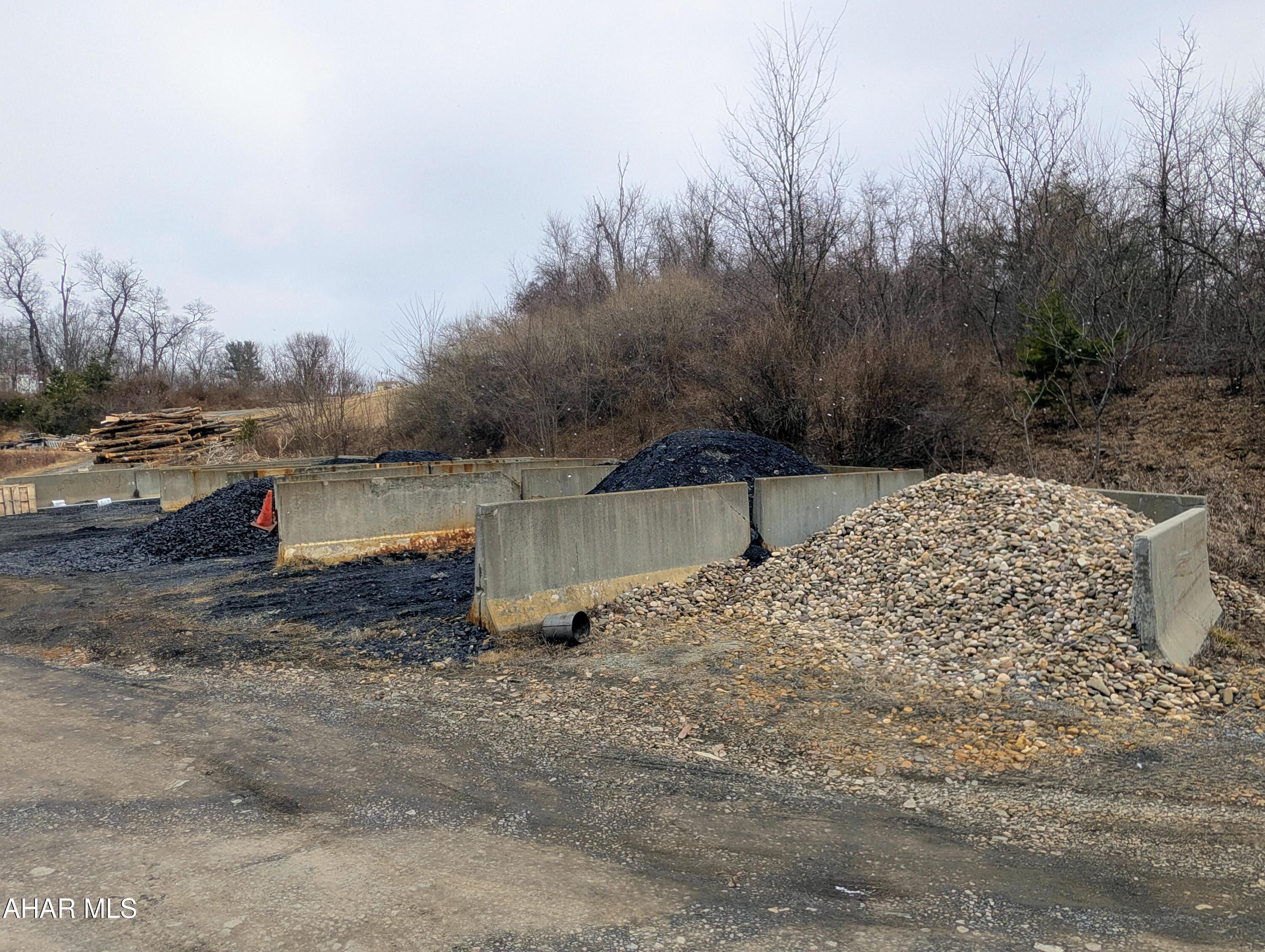 595 O'Brien Road Manns Choice, PA 15550 - Photo 10 of 45