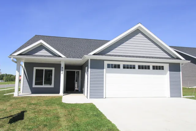 $399,900 | 852 Bucknell Lane Southeast, Stewartville, MN 55976