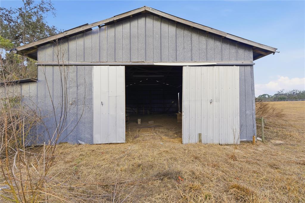 9900 Southeast Sunset Harbor Road Summerfield, FL 34491 - Photo 24 of 44 a view of wooden house