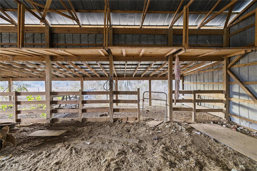 9900 Southeast Sunset Harbor Road Summerfield, FL 34491 - Photo 27 of 44 a view of entryway