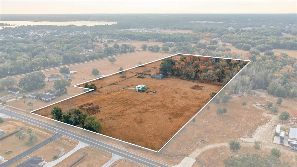 9900 Southeast Sunset Harbor Road Summerfield, FL 34491 - Photo 3 of 44 a view of a terrace view