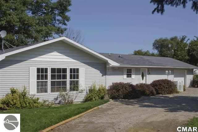 3732 West Pickard Road Mount Pleasant, MI 48858 - Photo 2 of 25 1772778-1.JPG
