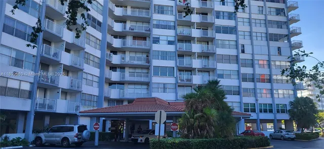 $1,900 | 1300 Northeast Miami Gardens Drive, Unit 407E, Miami, FL 33179