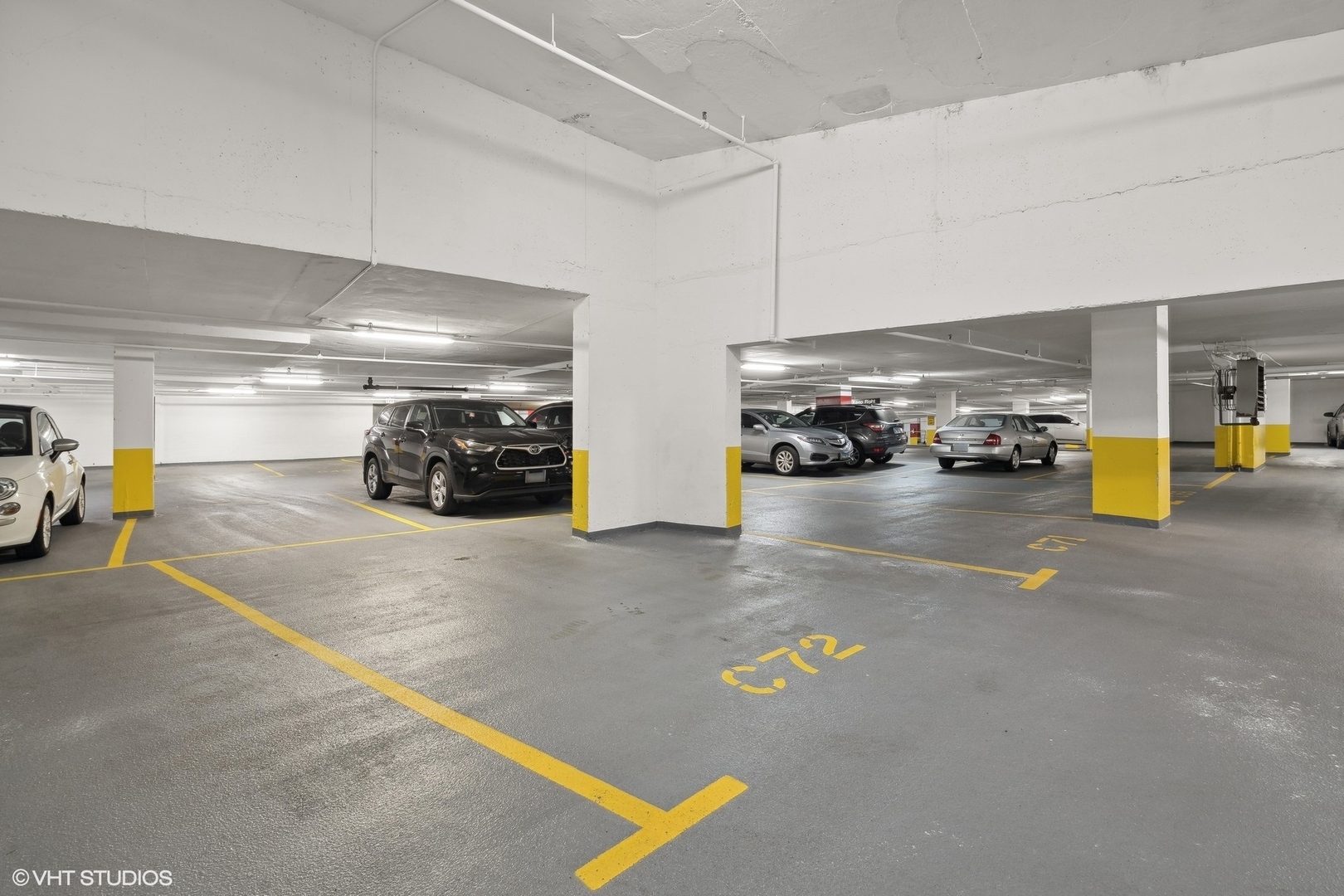 403 North Wabash Avenue, Unit 14A Chicago, IL 60611 - Photo 49 of 49 a view of a gym area with lots of furniture