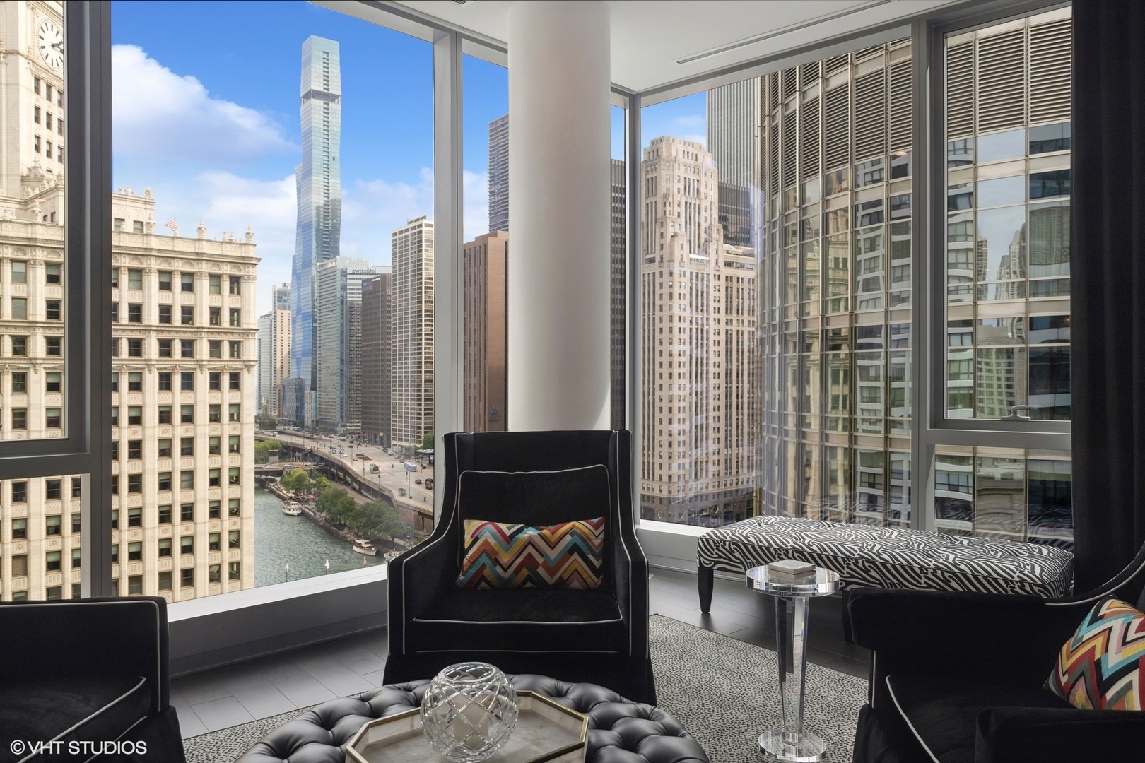 403 North Wabash Avenue, Unit 14A Chicago, IL 60611 - Photo 8 of 49 a living room with furniture and a window