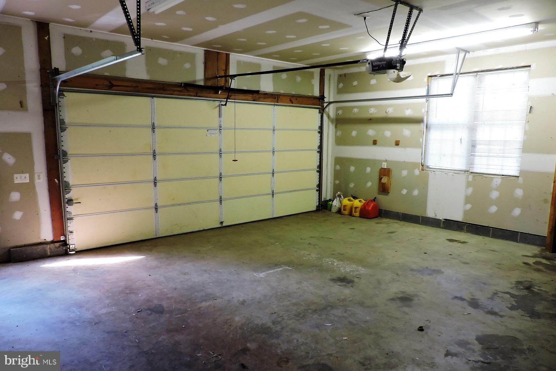 30390 Catharpin Road Locust Grove, VA 22508 - Photo 20 of 27 Garage